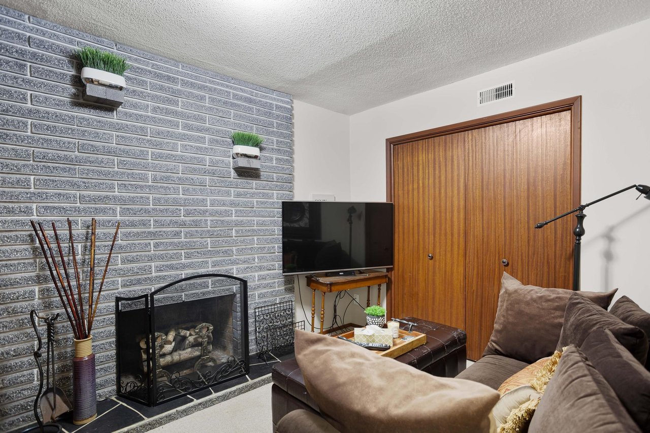 668 Alderside Rd