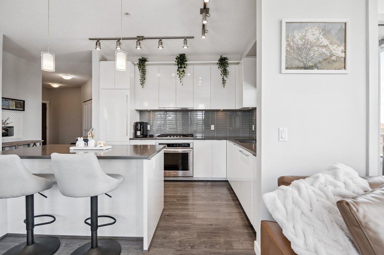 523-9311 Alexandra Rd