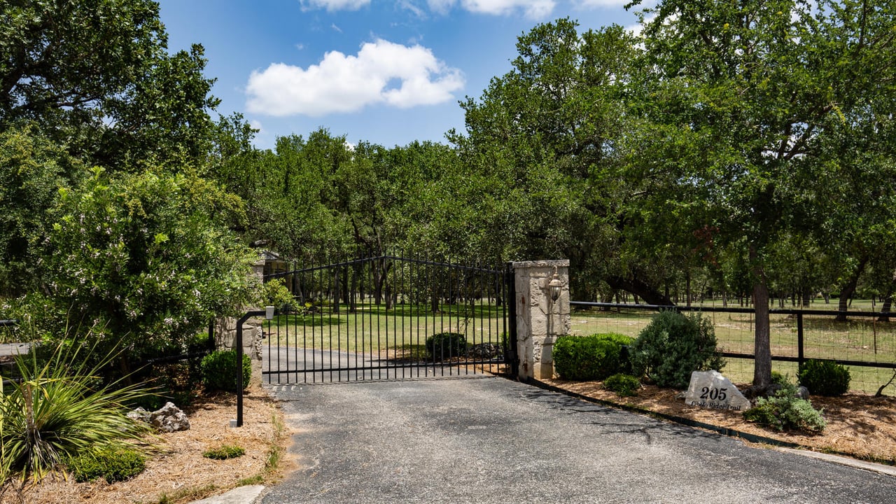 205 Cibolo Ridge Trl 