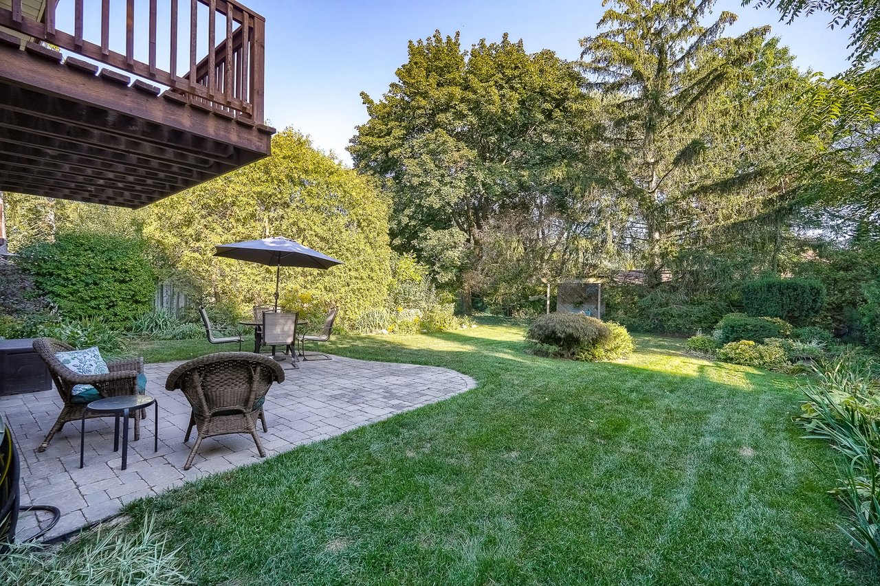 268 Mineola Rd E