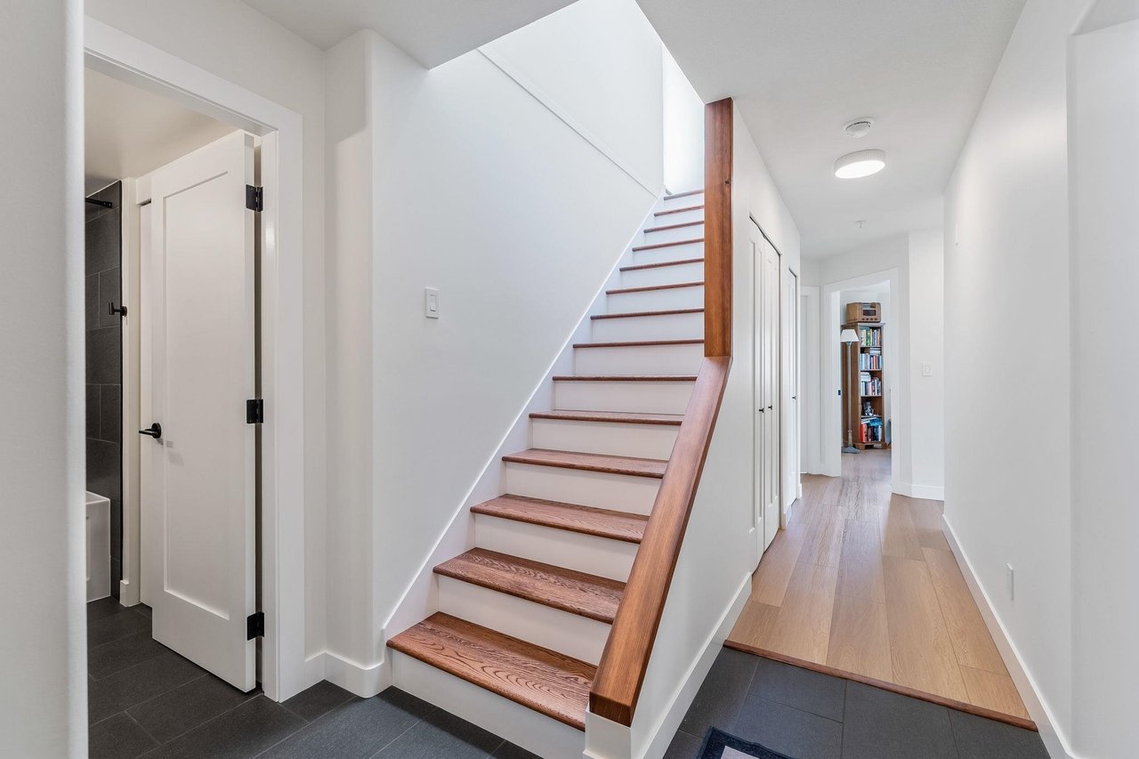 312-1466 Pemberton Ave