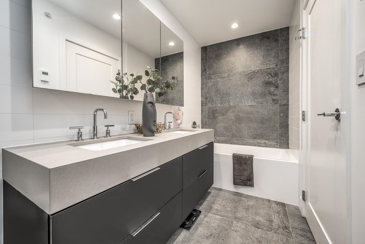 137-2070 Curling Road, North Vancouver