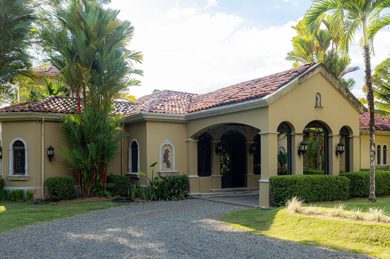 Colonial Ocean View Villa, Dominical, Puntarenas