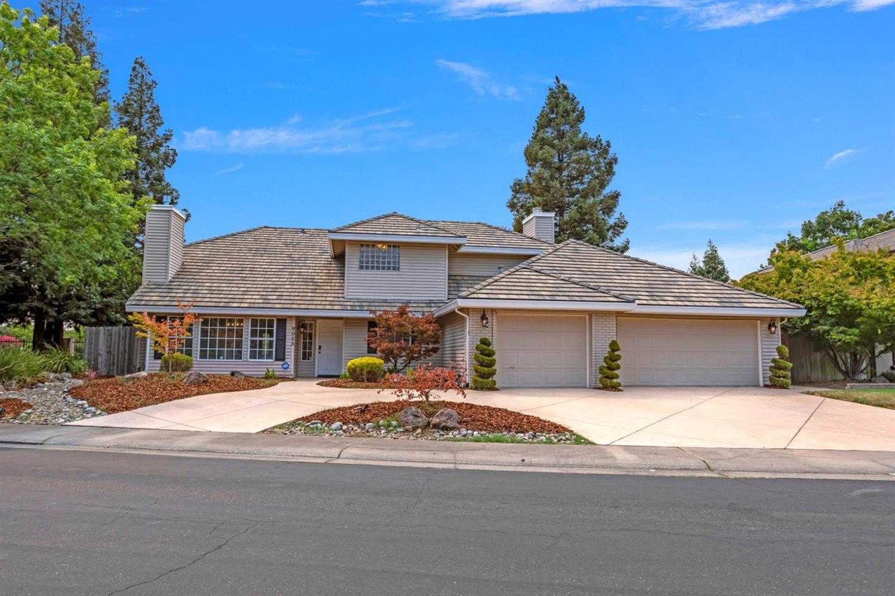 9025 Laguna Lake Way