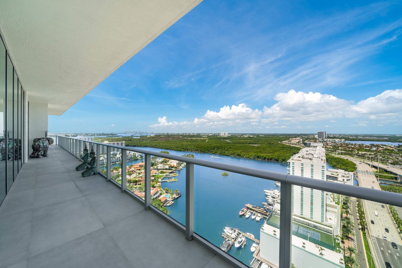 330 Sunny Isles Blvd, Unit 5TS01