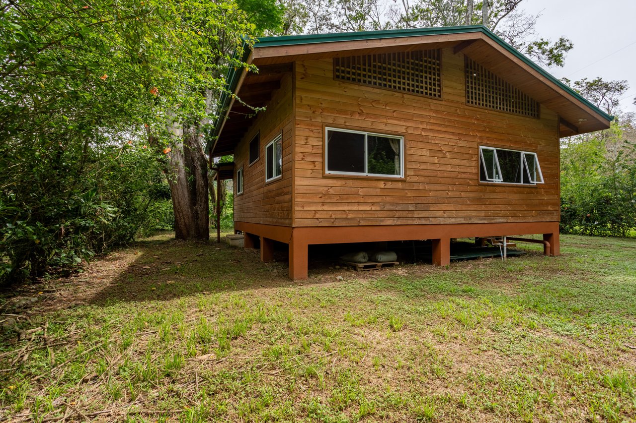 BARU RIVERFRONT HOME CLOSE TO THE BEACH IN DOMINICAL COSTA RICA