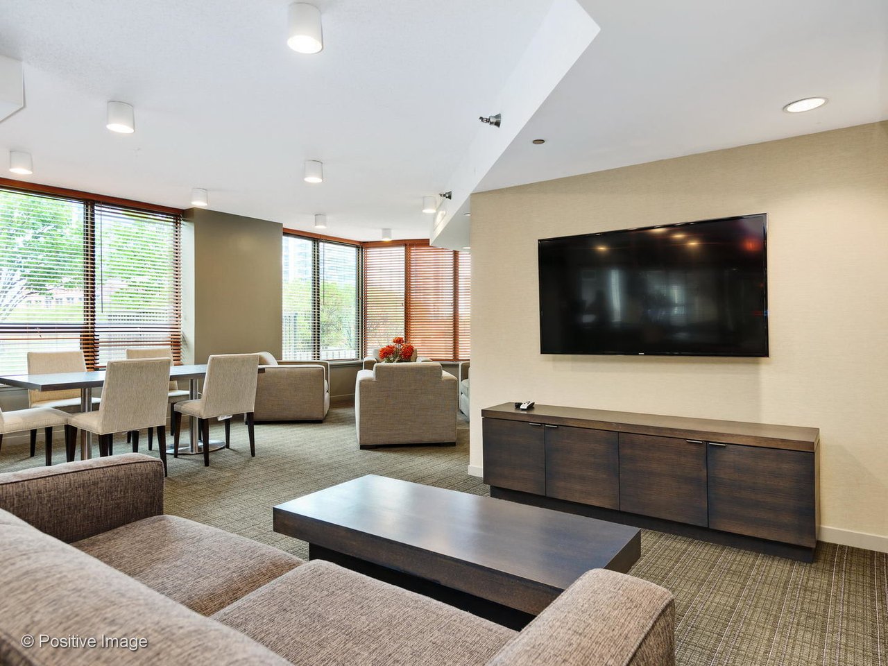 400 N Lasalle St, #2702