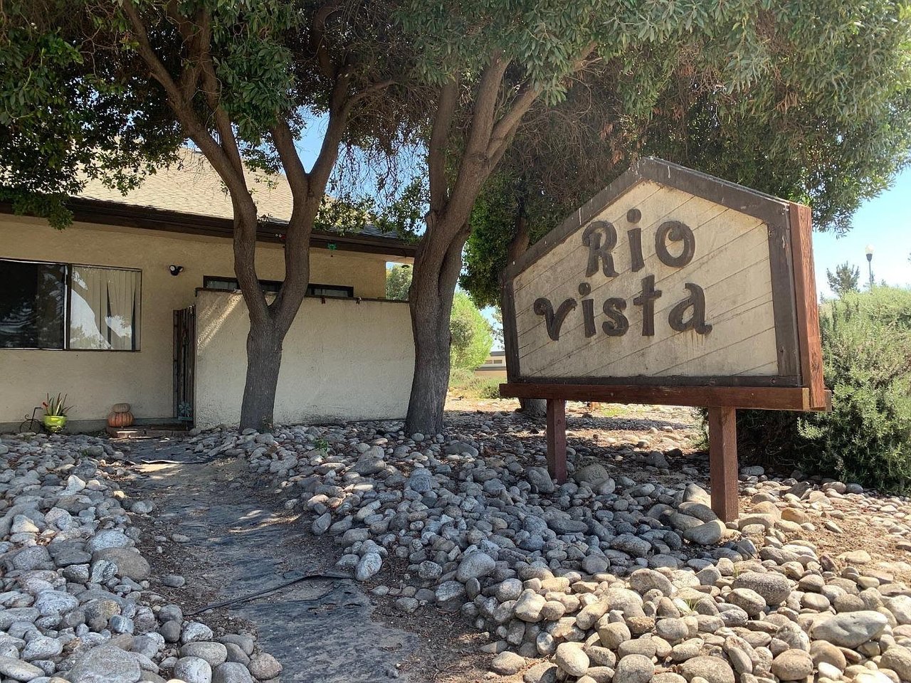 201 Rio Vista Dr APT 4