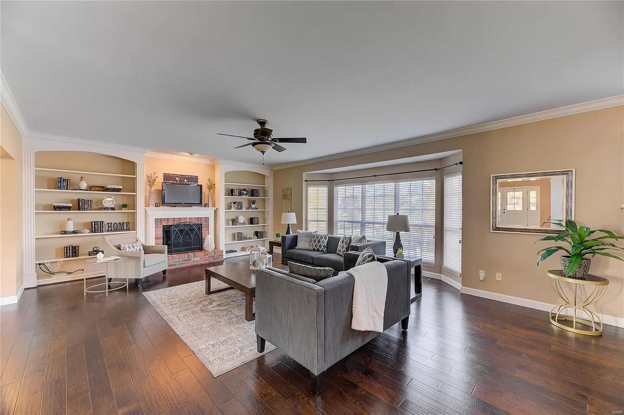 217 Strathmoor Way