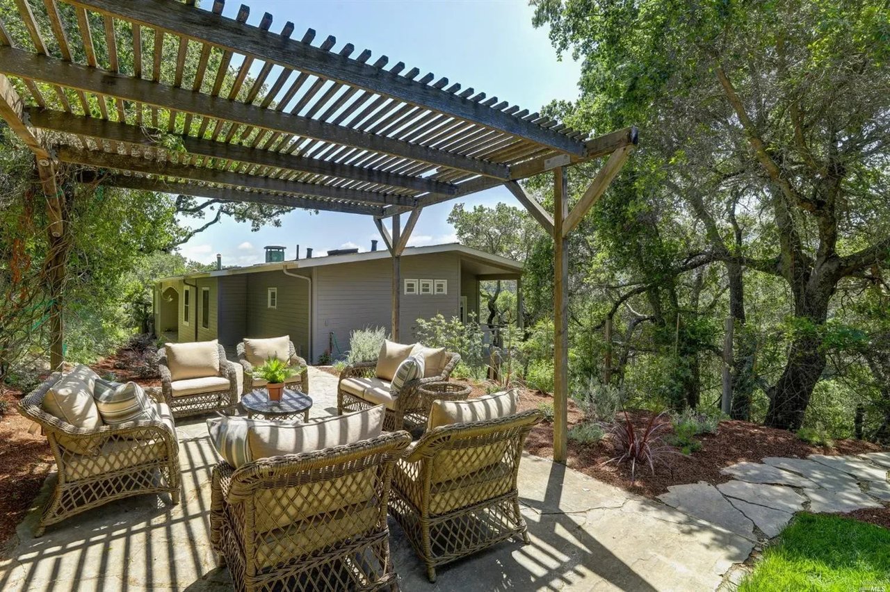 116 Winding Way