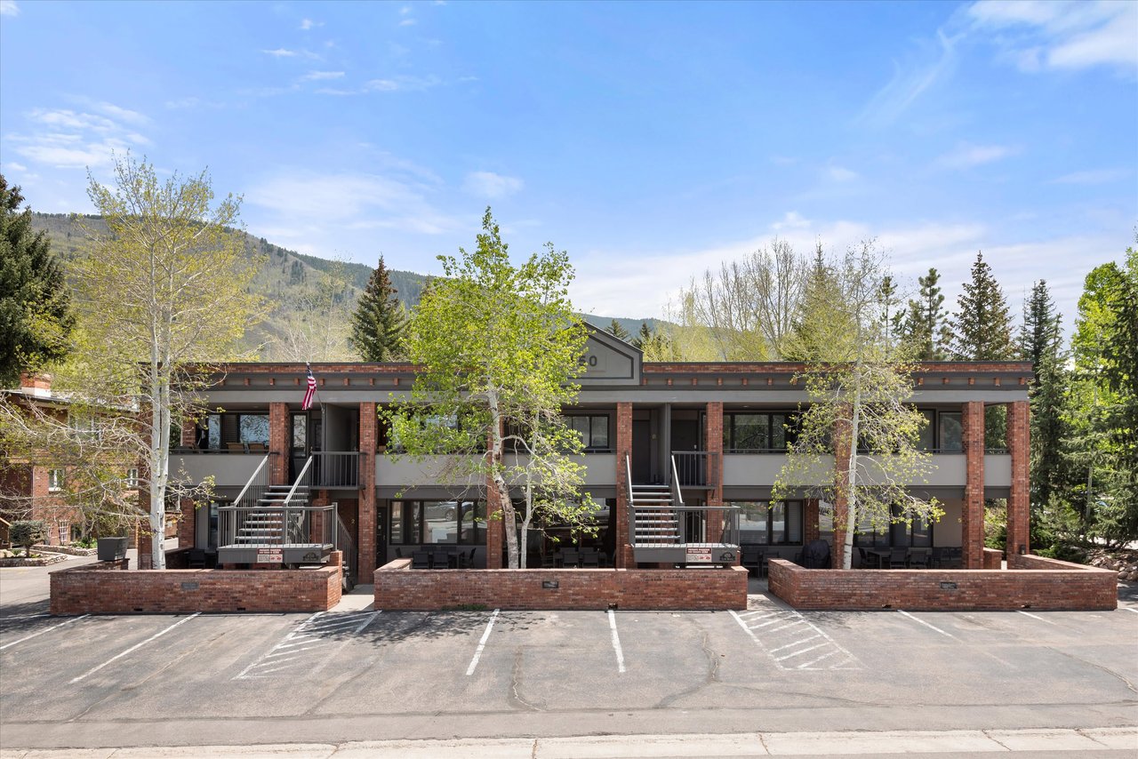 Perfect Aspen Retreat with Mountain Views and Walkable Convenience