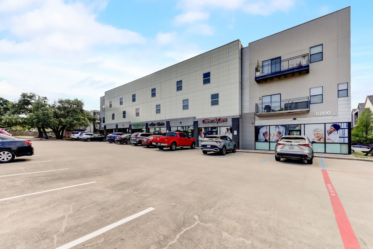 Modern 1/1 Condo in Vibrant South Austin for Lease!