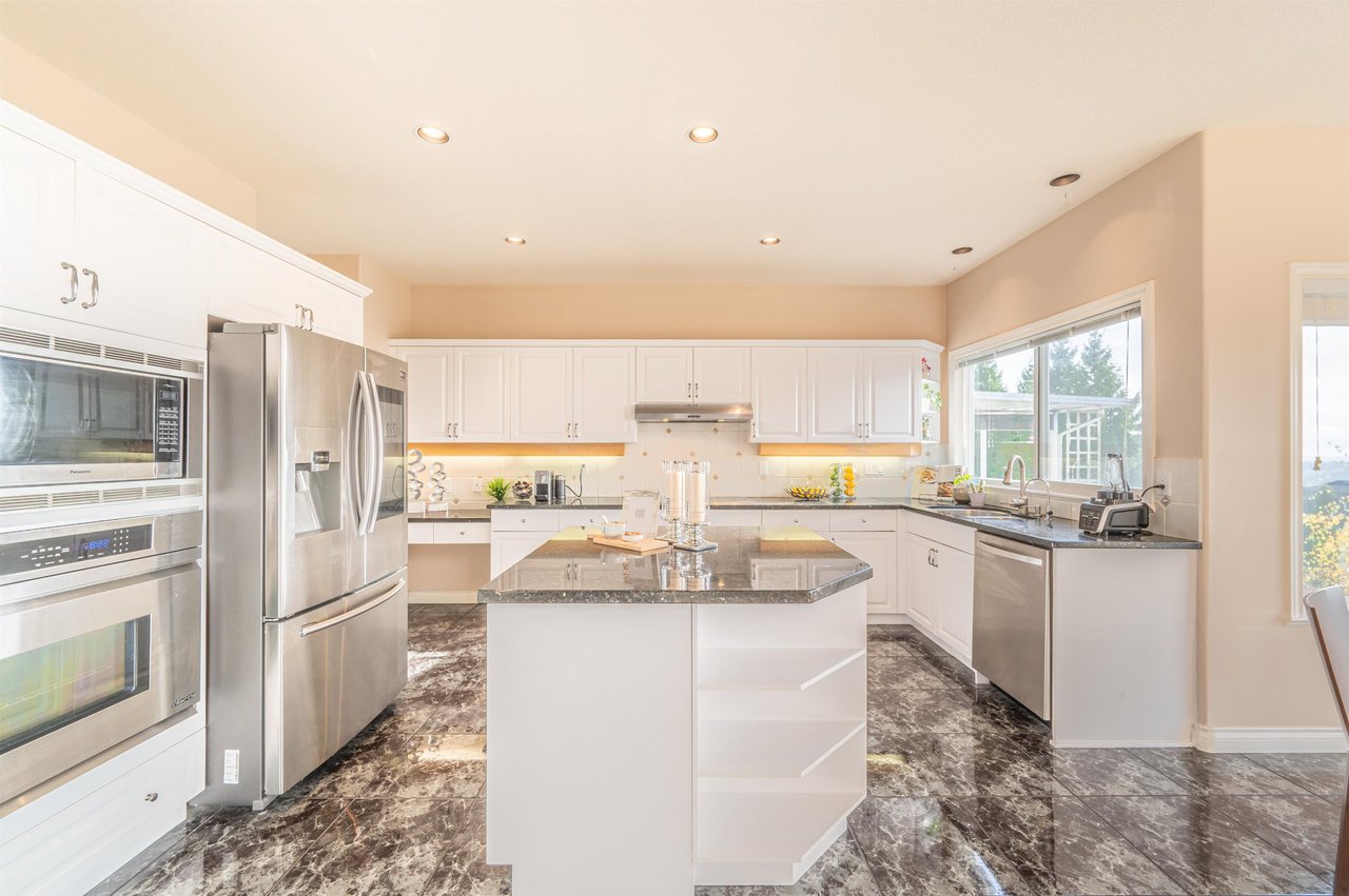 2588 Diamond Cres