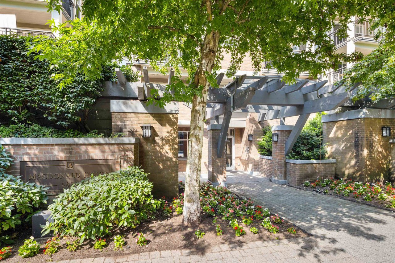 403-4833 Brentwood Dr