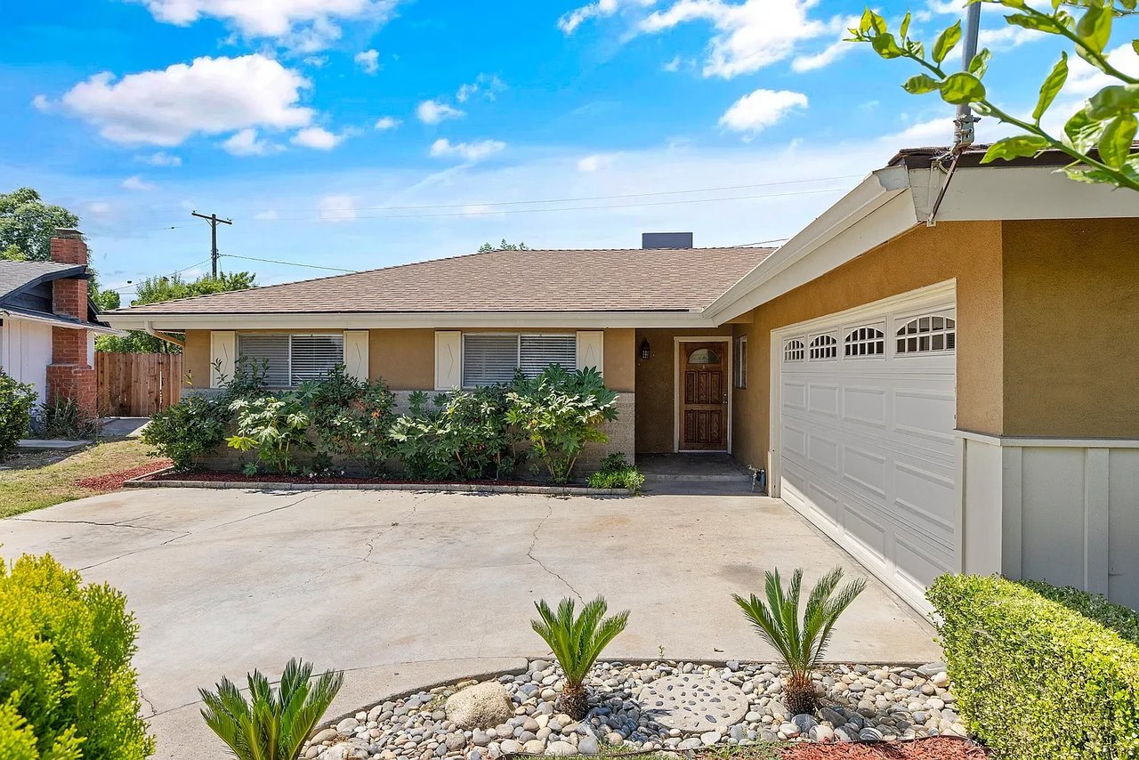 1207 W Cambridge Dr