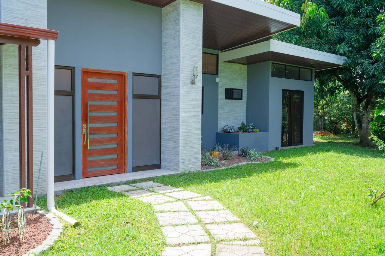 Three home stunning estate close to Quepos