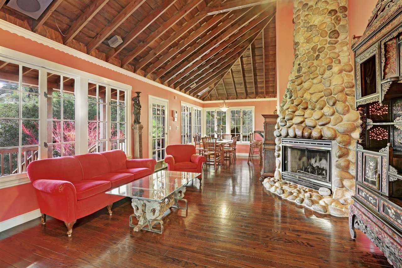 84 Hillside Dr