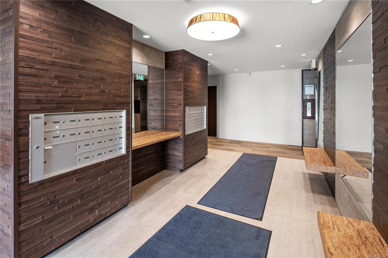 302-3815 Rowland Ave