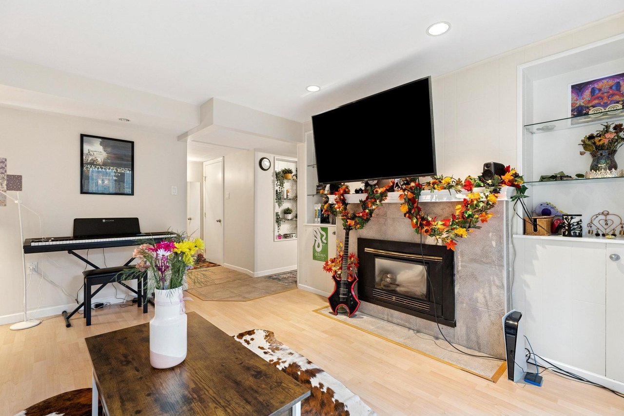 1501 Marine Cres