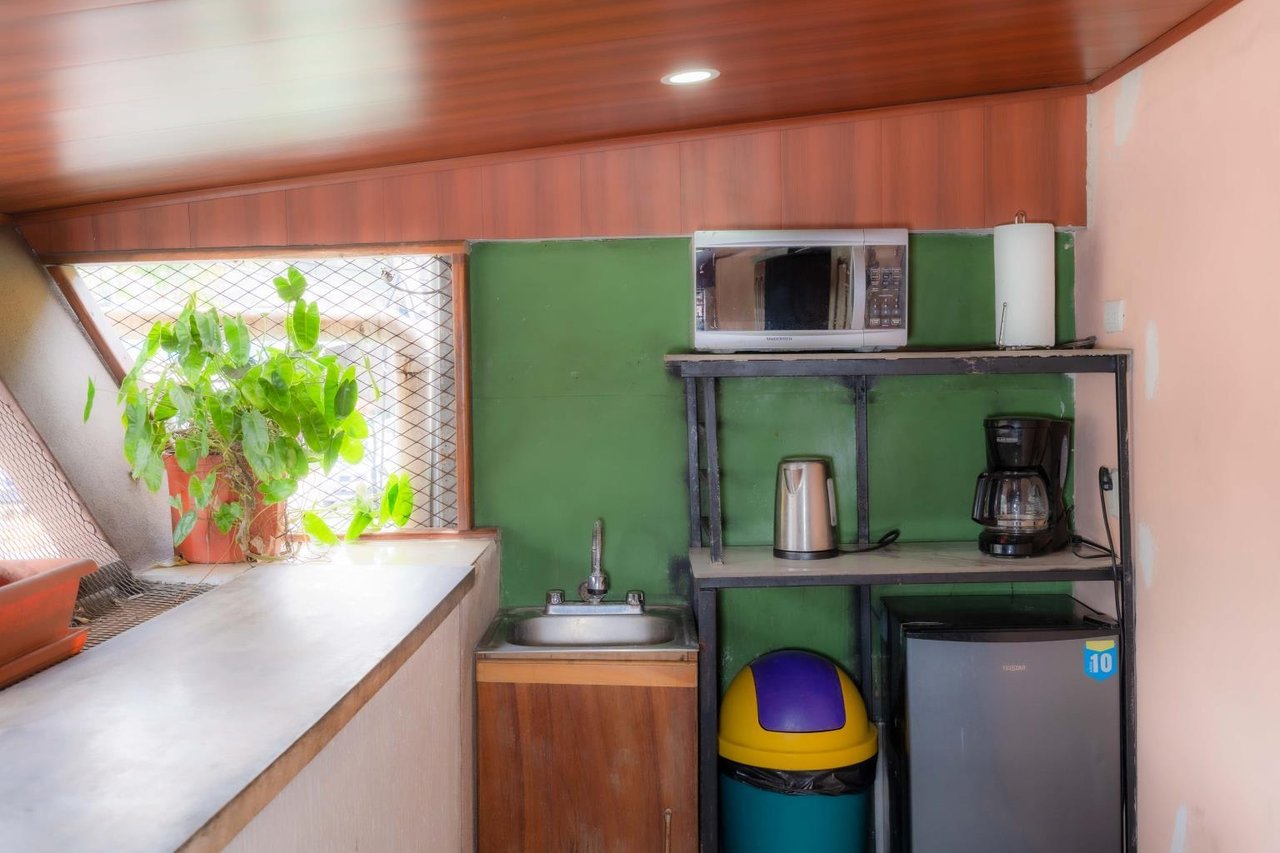 Downtown Quepos Central Hostel/Commercial Space