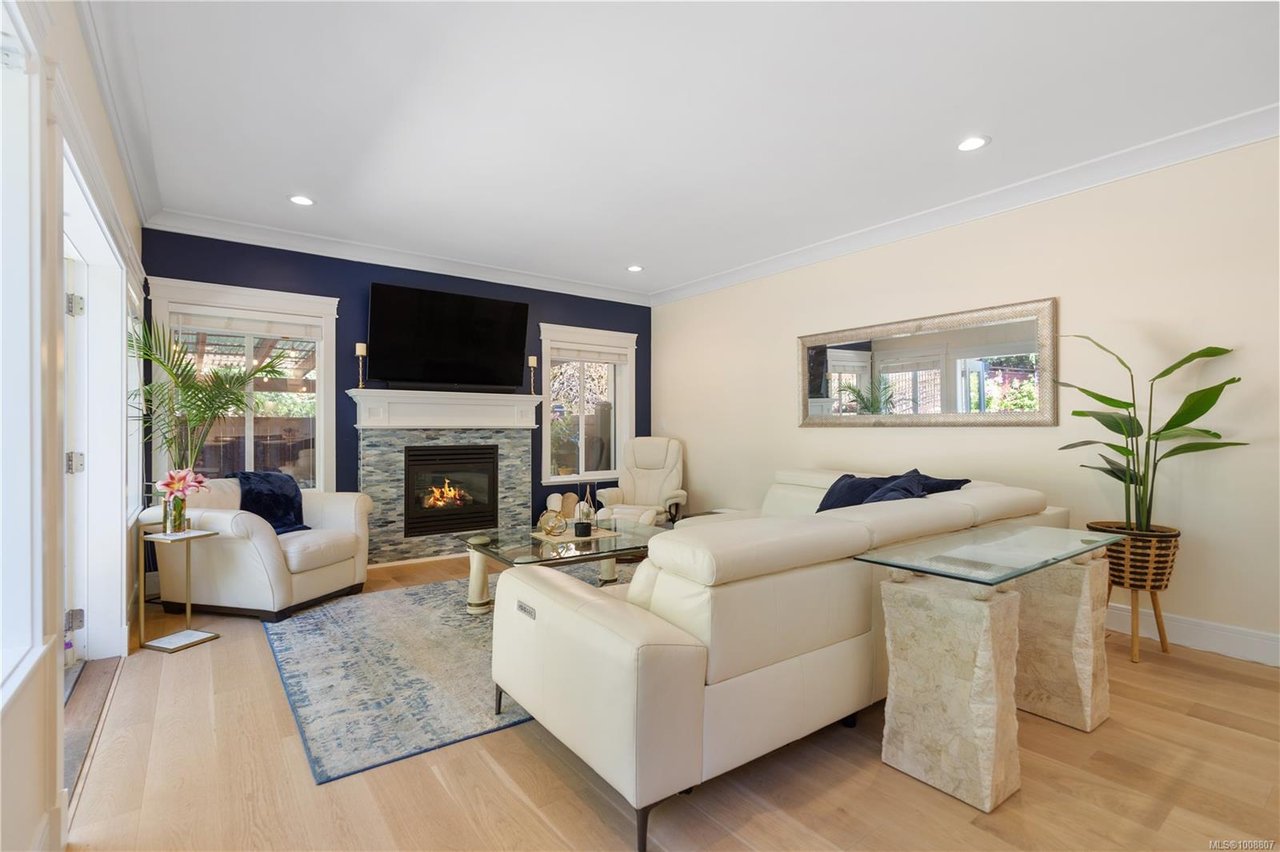630 Granrose Terr, Colwood