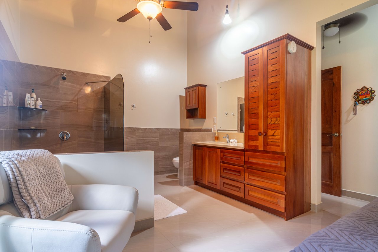 La Palma Custom Build 3 bedroom 2 bath - Prestine Condition