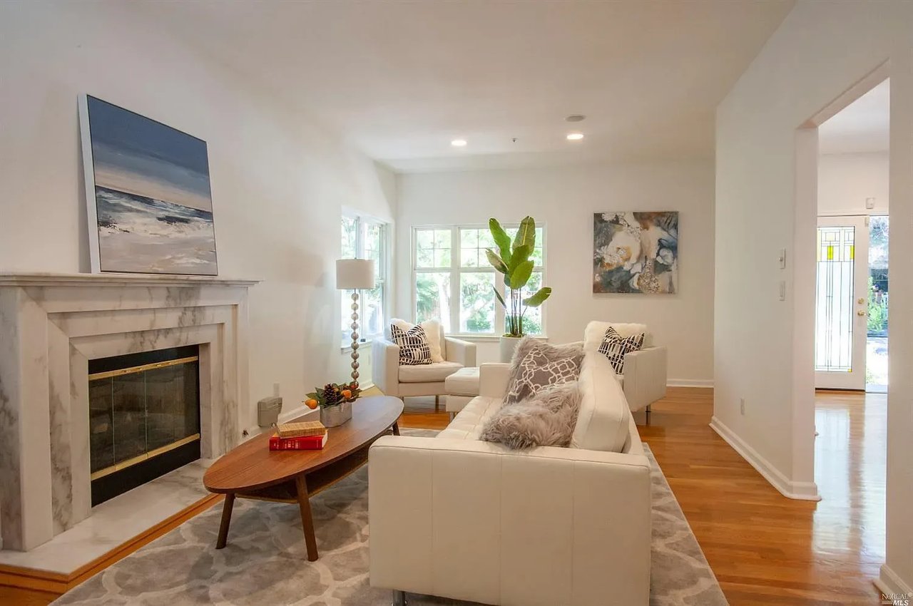 21 Baywood Ct