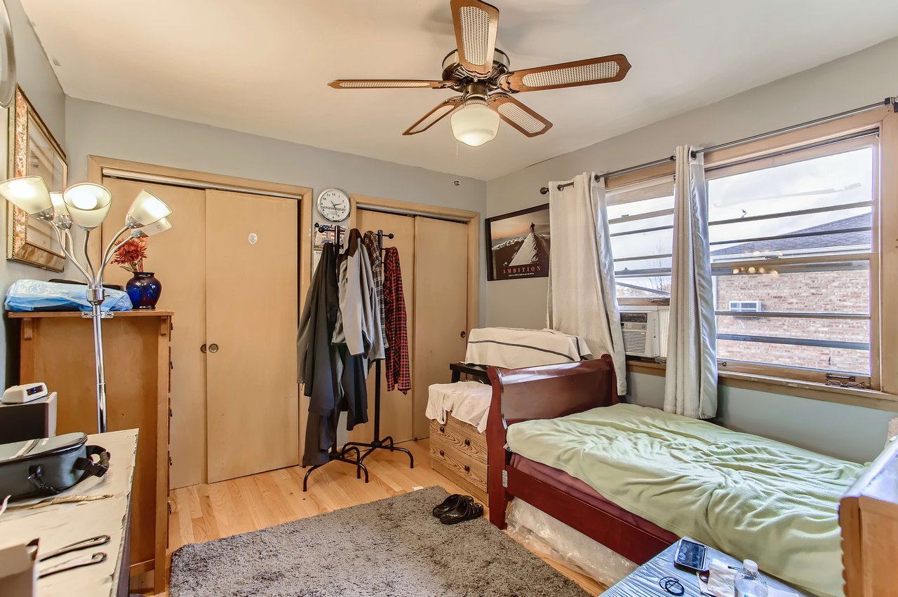 8707 N Oketo Niles, IL  60714