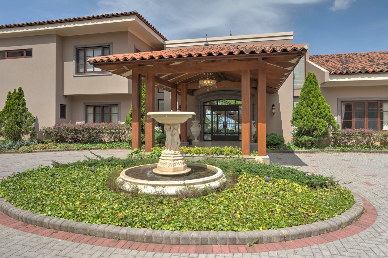 Colonial View Tennis Estate, Escazu, San Jose