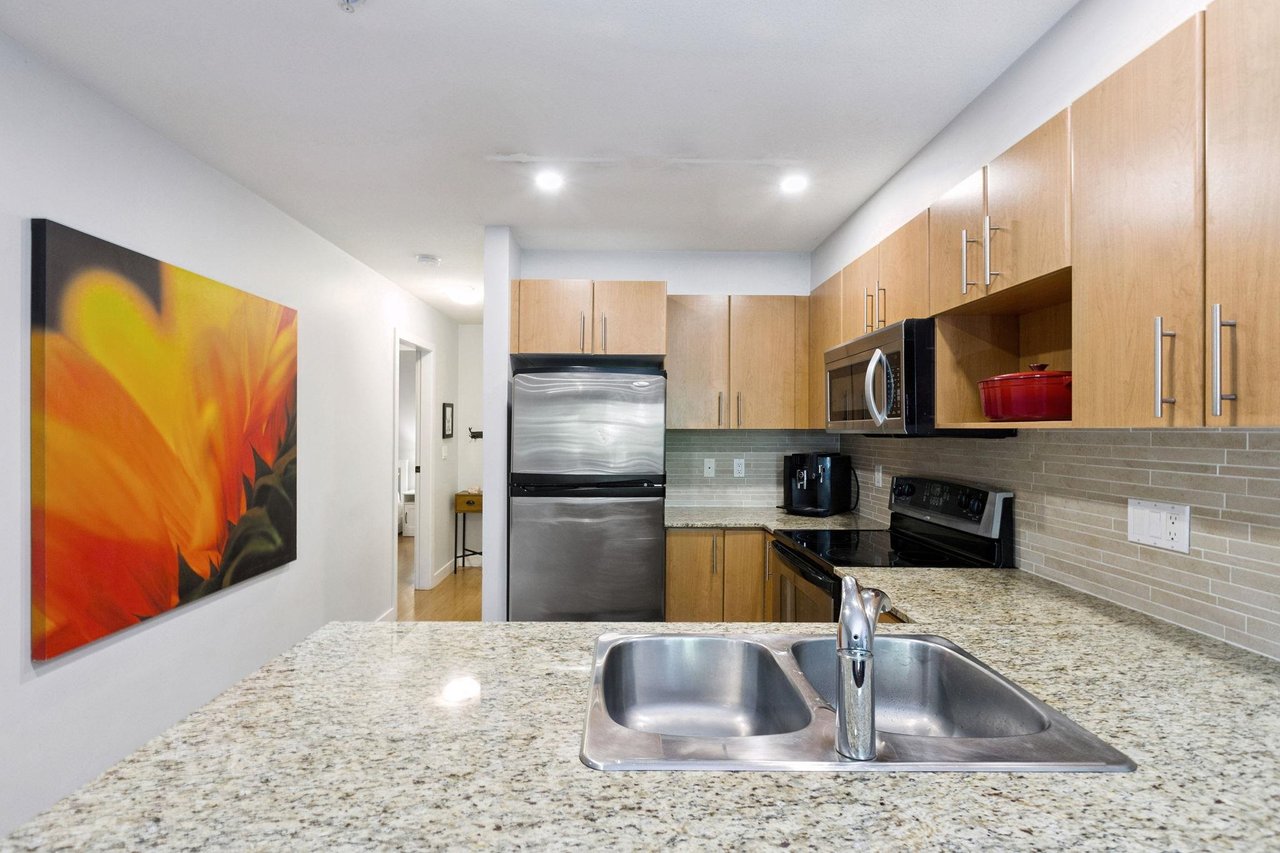 227-1633 Mackay Ave