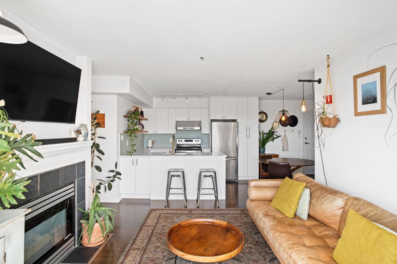 303-228 E 14th Ave