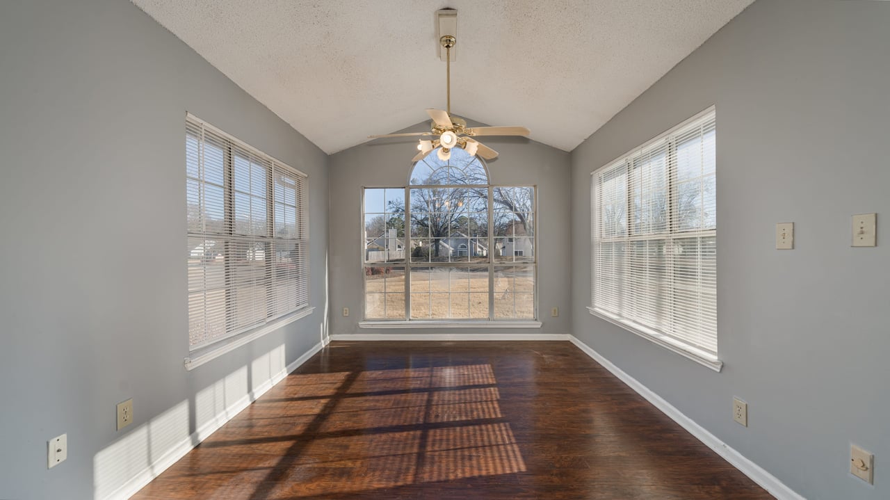1 Bedroom Condo in Madison City!! Great Price!!