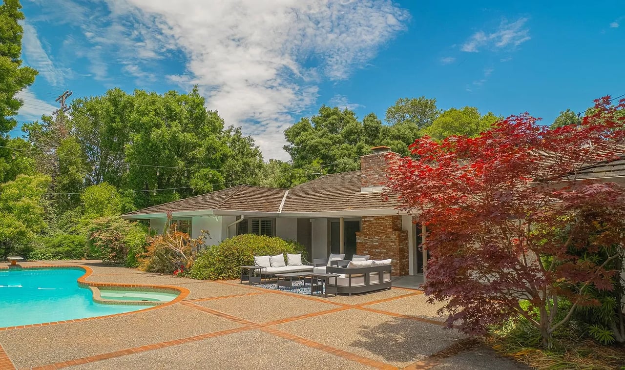 392 Greenoaks Drive