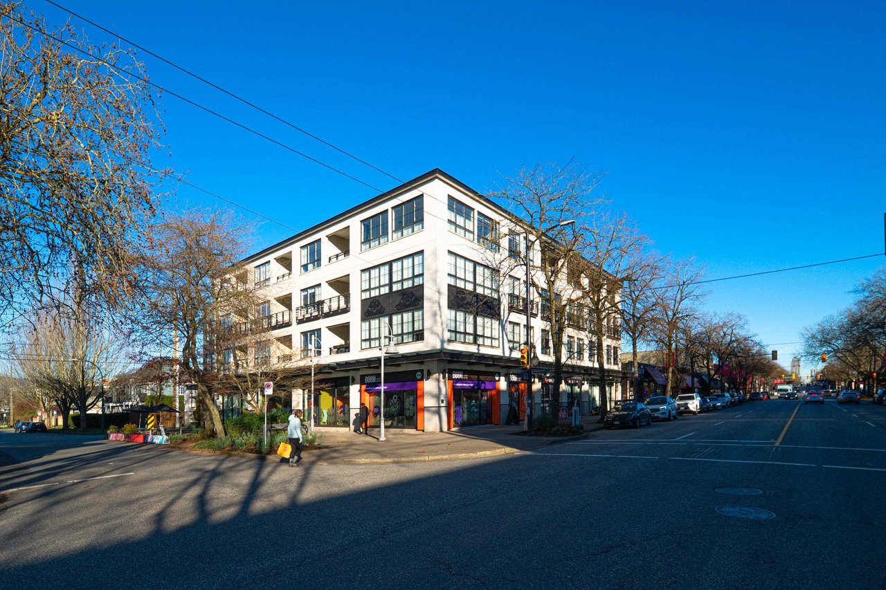 210-2468 Bayswater St
