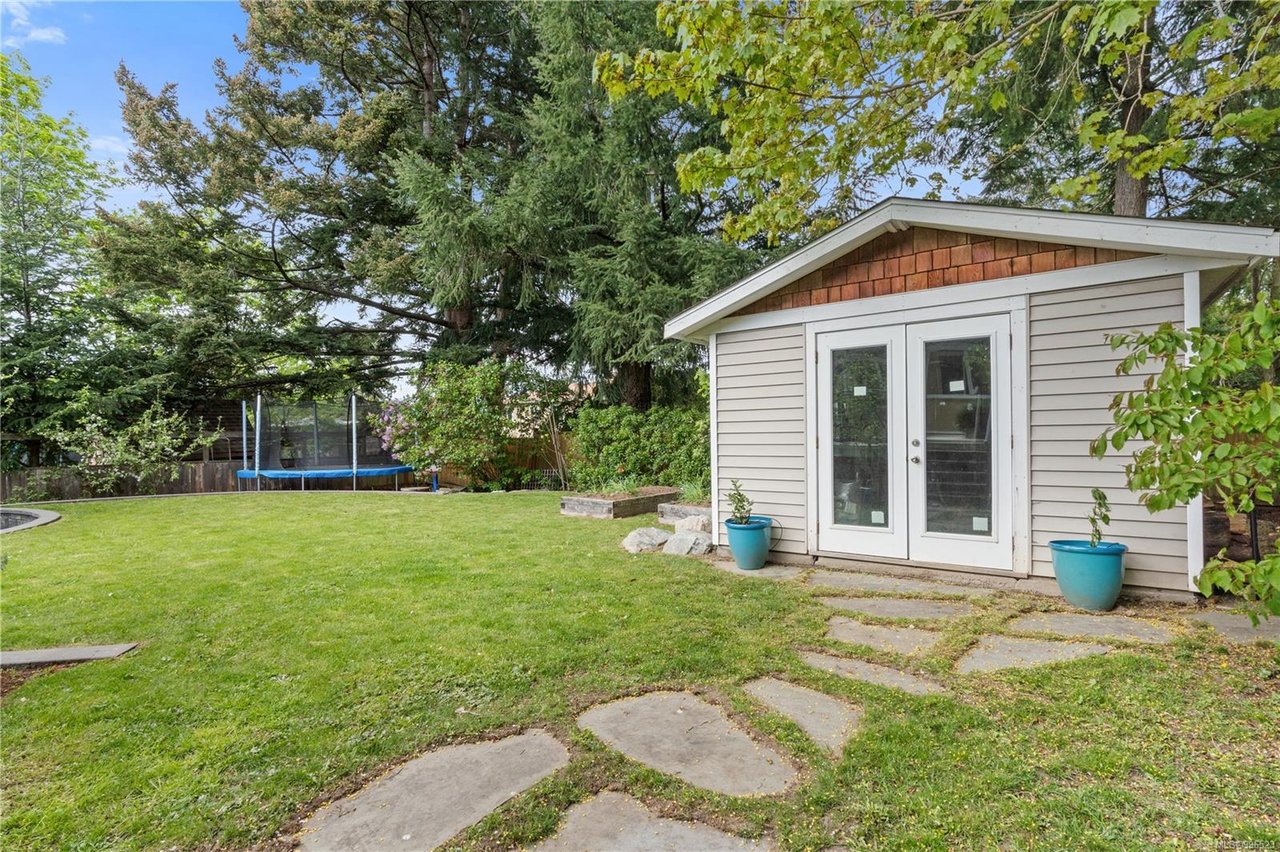 1228 Pearce Cres