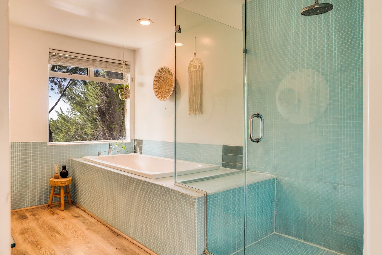 deLIGHTfull Mid Century in the Studio City "Donas"