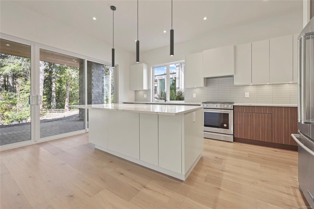 3913 Olympian Wy