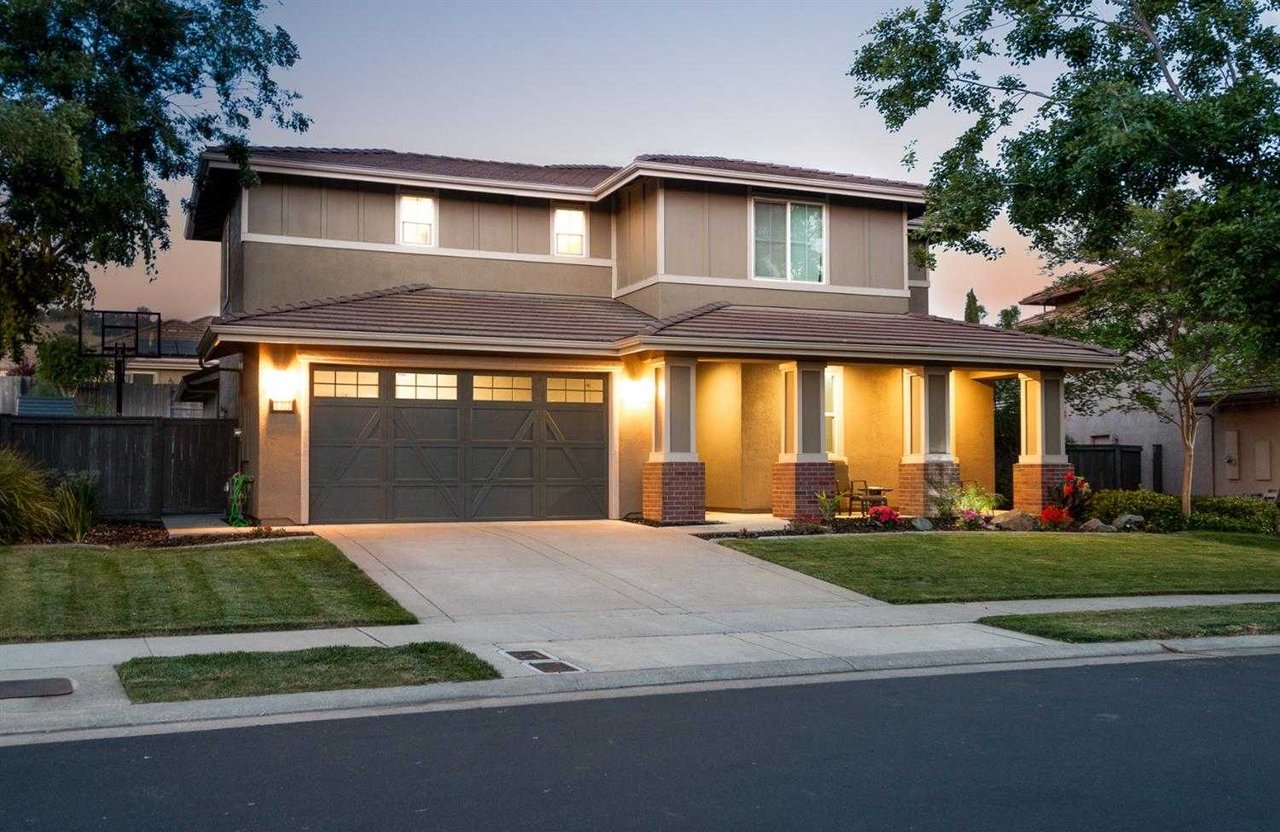 2733 Dana Loop