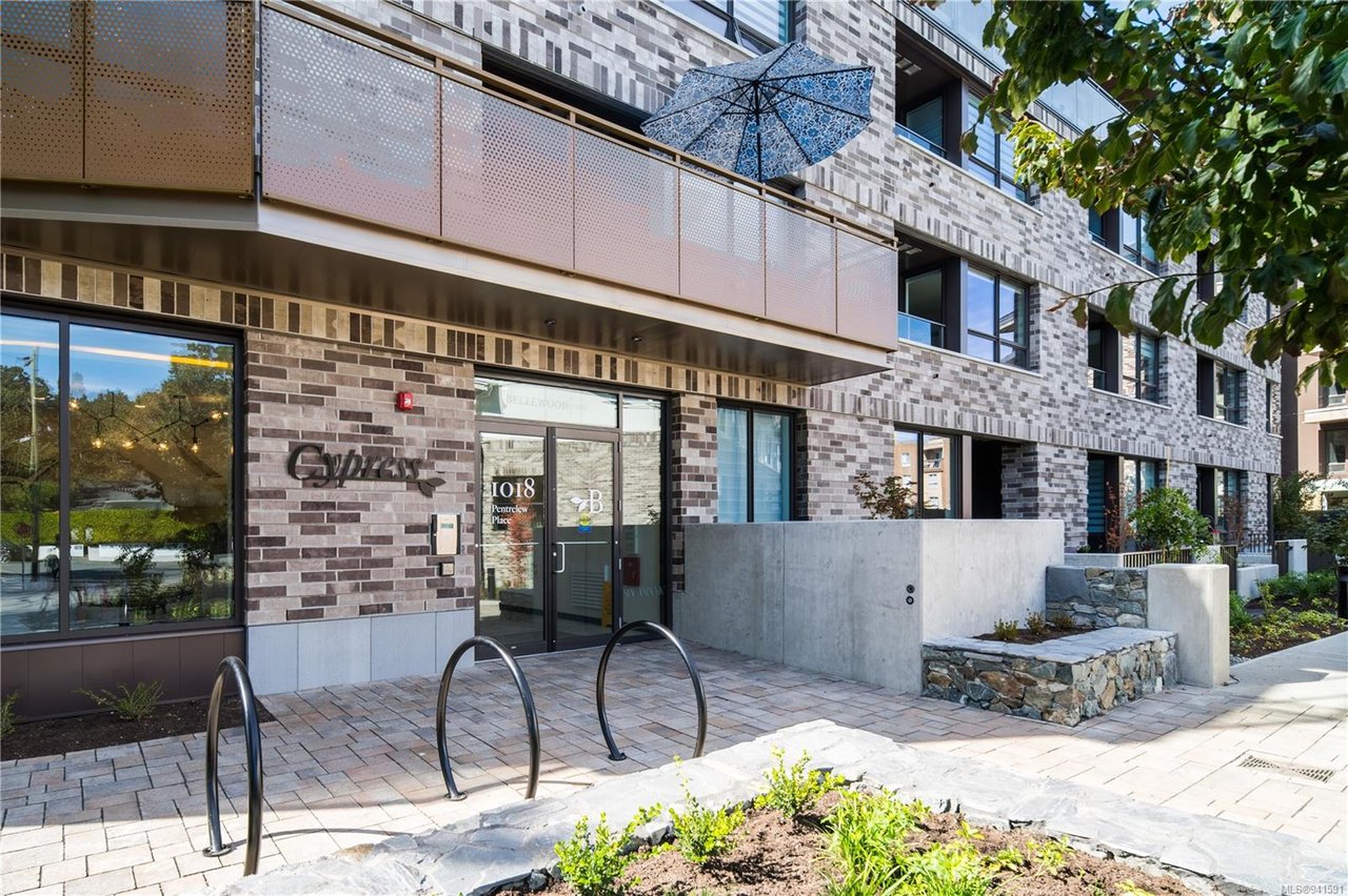 403-1018 Pentrelew Pl