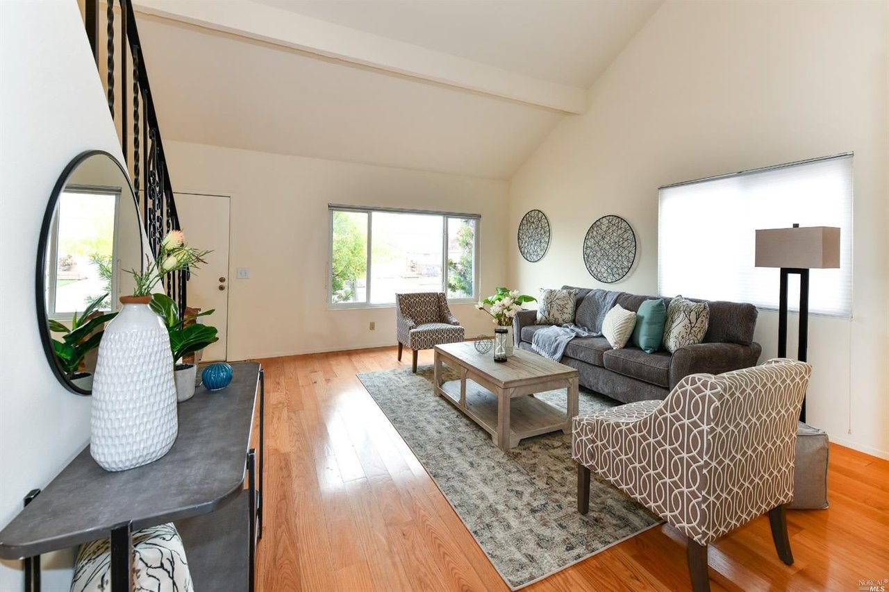 424 Simi Pl