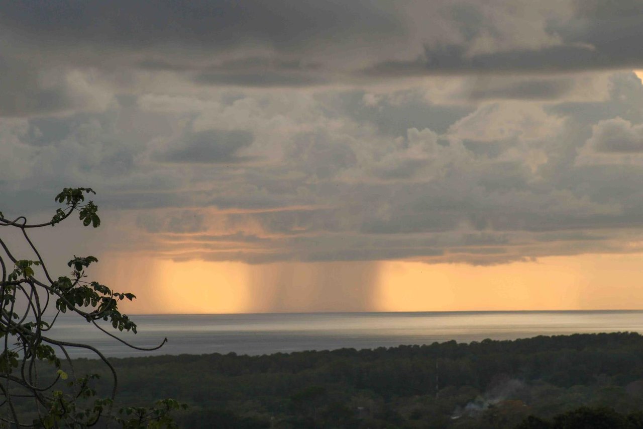 Phenomenal Ocean and Whale Tail View Lot In Uvita