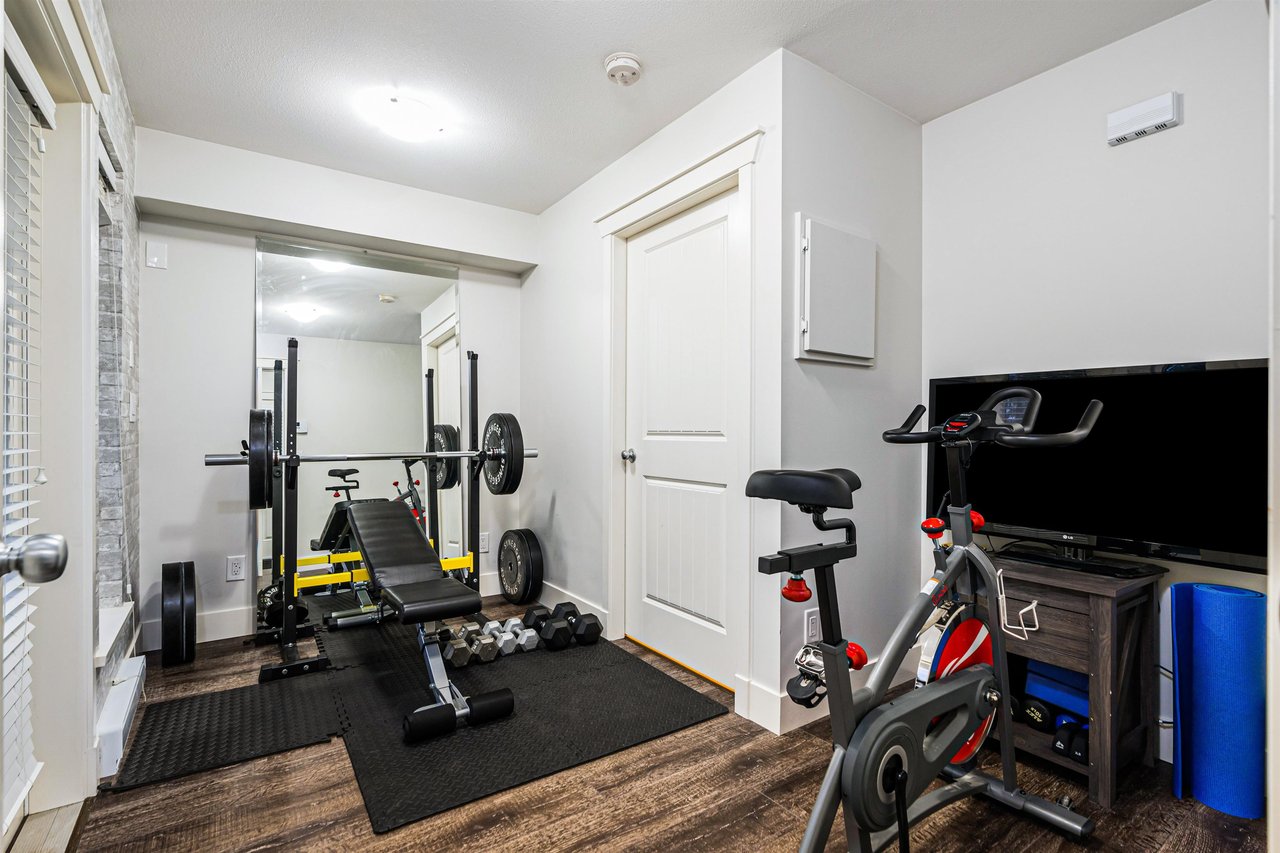 46-15405 31 Ave