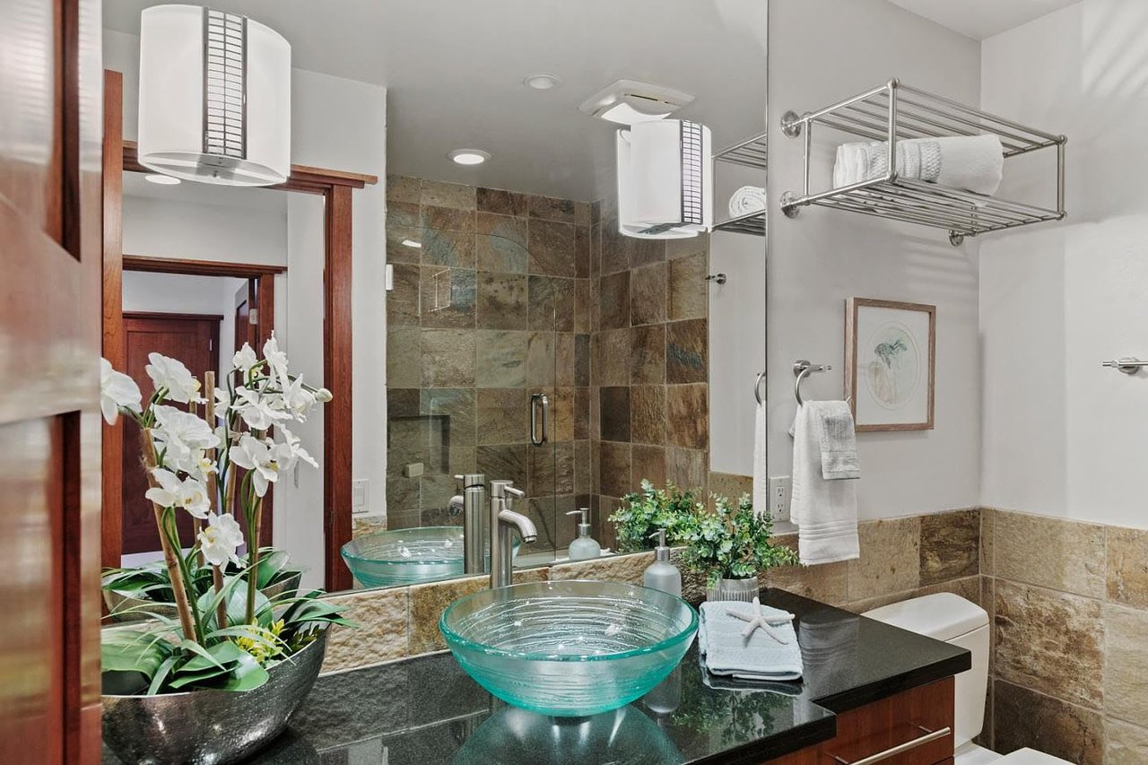 1 Surf Way APT 211