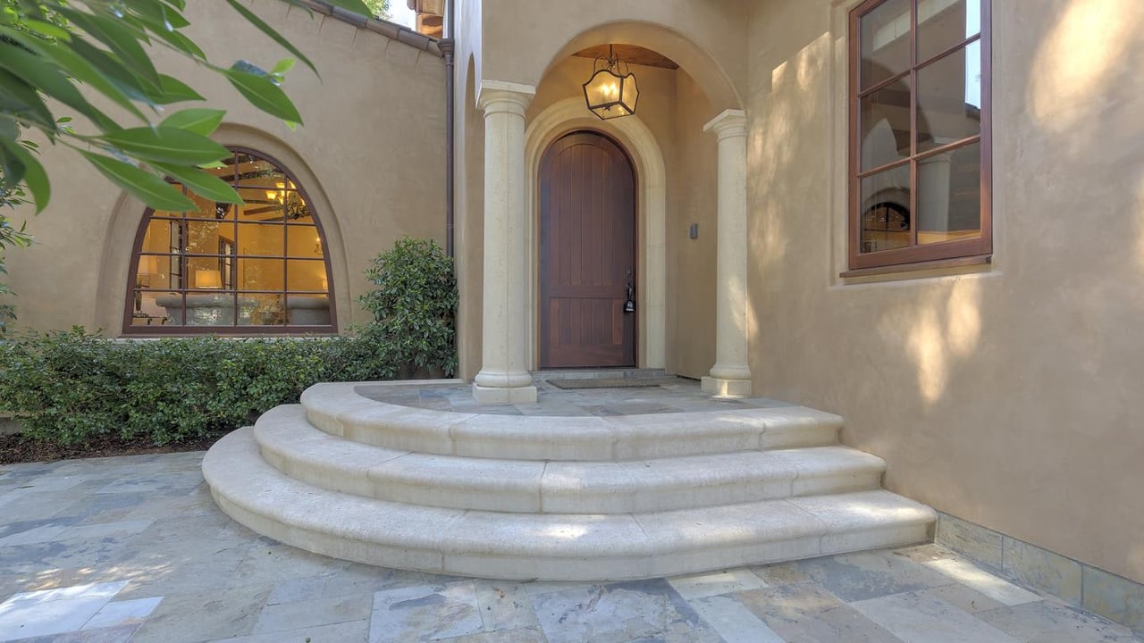 921 Baileyana Rd