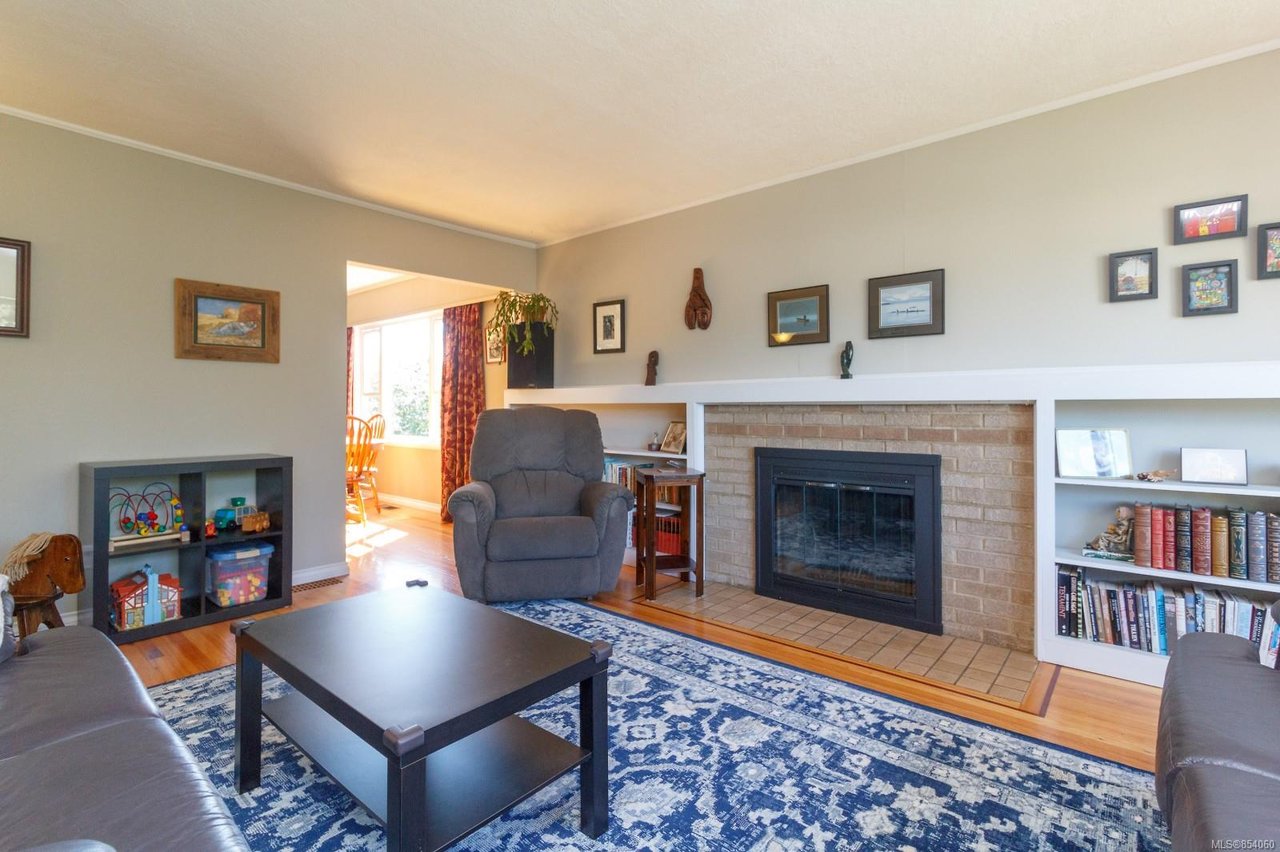 1937 Carrick St