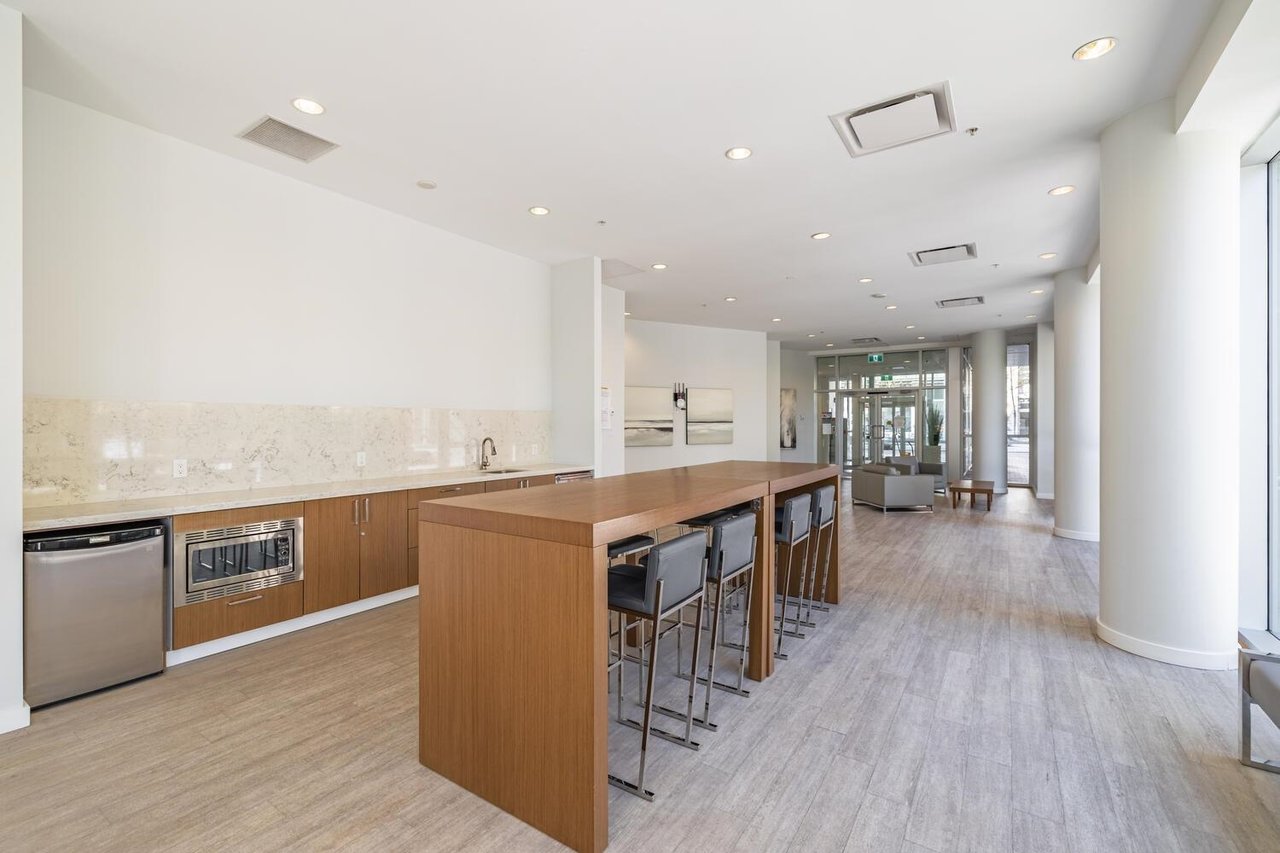60 W 1st Ave