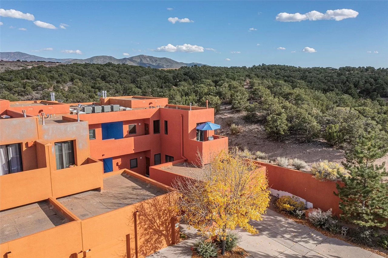 604 Avenida Villa Hermosa #201