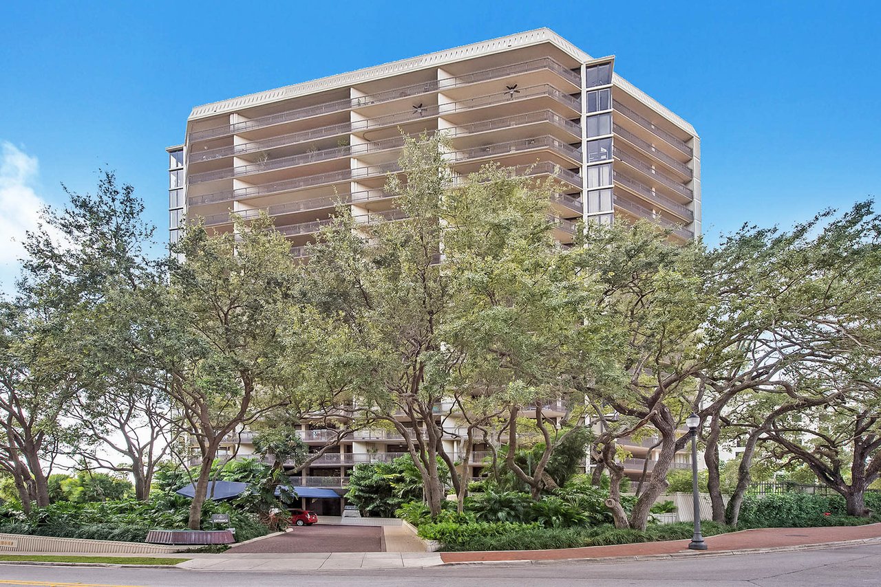 2901 S Bayshore Drive Unit: 8D