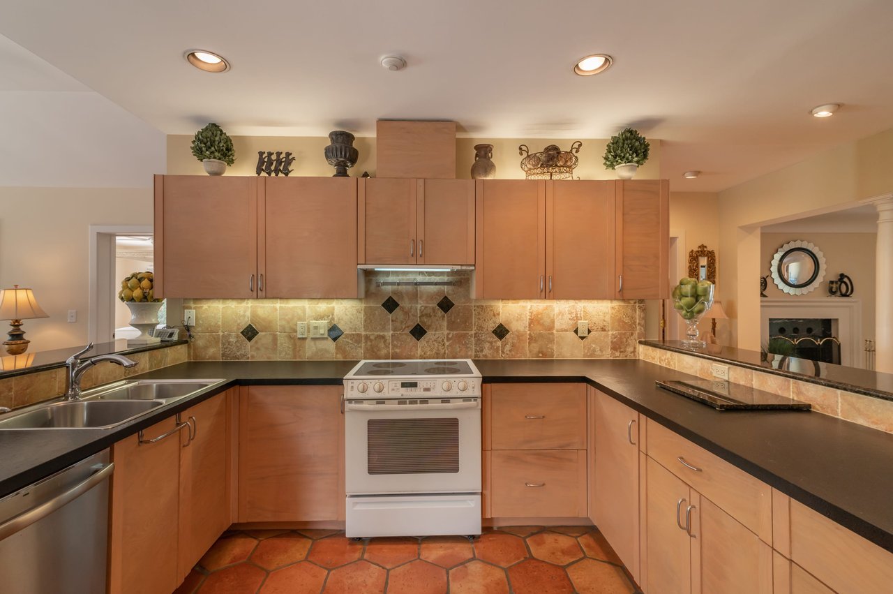 Prestigious Address in Lido Shores