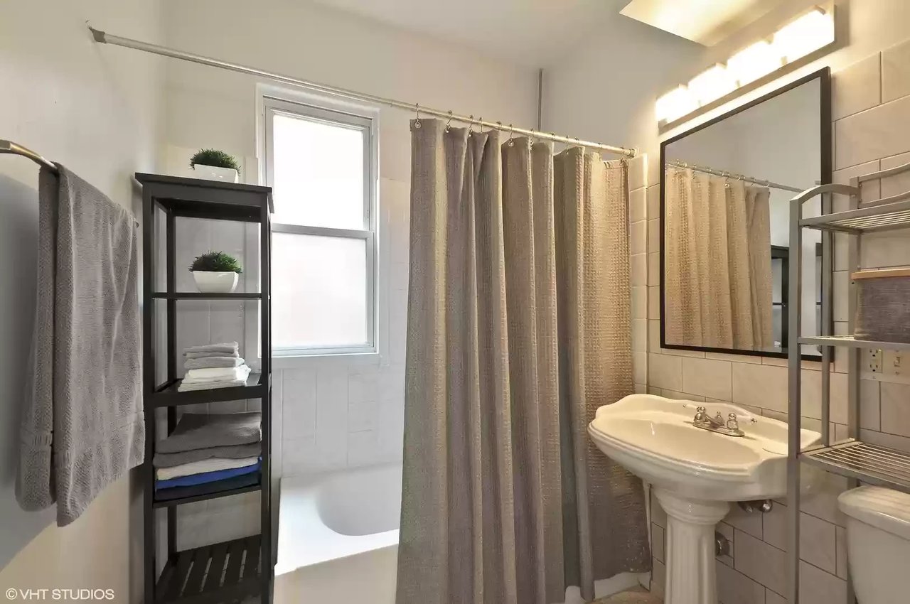 2245 W Iowa St